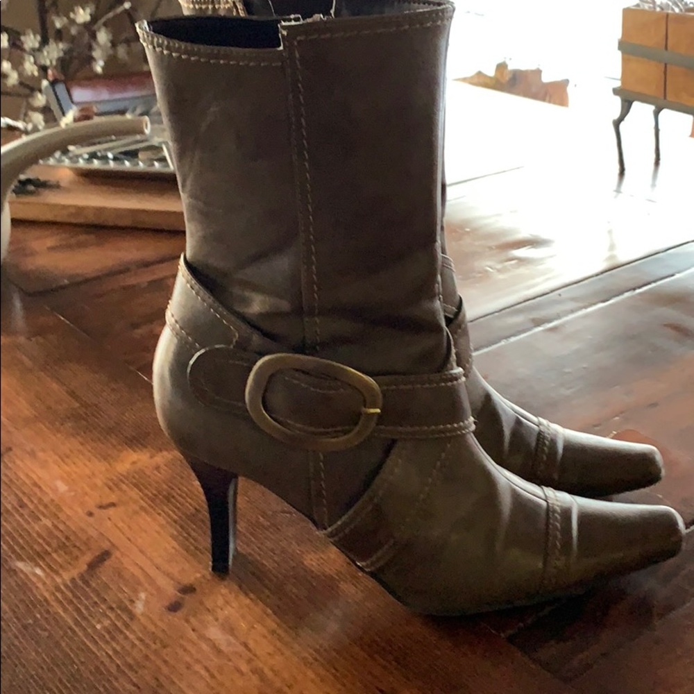 Boots Sz 8.5